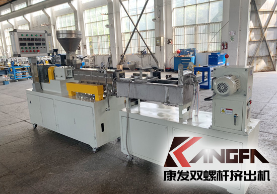 學(xué)校及實(shí)驗(yàn)室用JSH-20型雙螺桿擠出機(jī)機(jī)組系列，內(nèi)置真空、冷卻系統(tǒng)！主電機(jī)功率5.5kw、螺桿轉(zhuǎn)速100rpm、參考產(chǎn)量5-20kg/h。