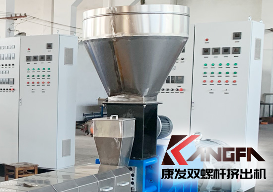 雙螺桿擠出機喂料系統(tǒng)定量加料、攪拌料斗料位控制特點。合理的方案設計，不僅滿足了系統(tǒng)的工藝要求，并且大大降低了工程制造及生產(chǎn)運營成本。