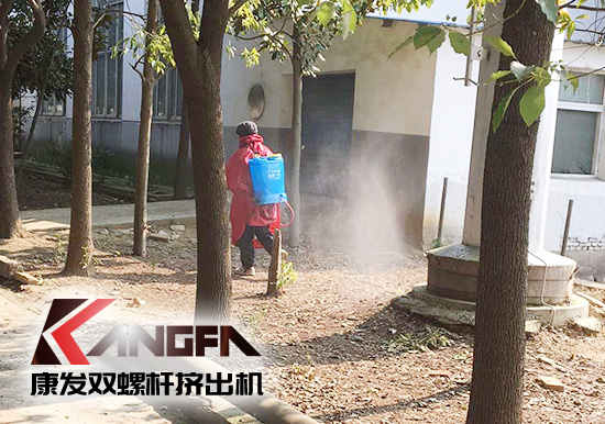 沒有一場疫情不可戰(zhàn)勝！凝心聚力，共克時艱，康發(fā)雙螺桿擠出機在行動，全廠實現(xiàn)全方位消毒！