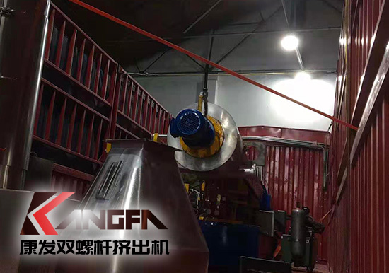 康發(fā)雙螺桿擠出造粒機(jī) 20余年注重品質(zhì) 細(xì)節(jié)始終如一 專(zhuān)業(yè)的機(jī)械設(shè)計(jì)制造企業(yè)?？蛋l(fā)<strong>雙螺桿擠出機(jī)</strong>設(shè)備傾心專(zhuān)注于塑料，橡膠，化工等領(lǐng)域設(shè)備的自主研發(fā)和生產(chǎn)。