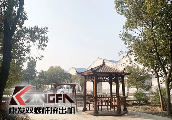 康發(fā)雙螺桿擠出機(jī)工廠“辭舊迎新”,期待公司添新裝、換新貌、進(jìn)軍新領(lǐng)域