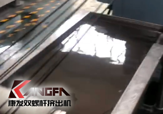 延長設(shè)備使用壽命，提升客戶滿意度！康發(fā)加強(qiáng)對(duì)雙螺桿造粒機(jī)的維護(hù)包養(yǎng)工作