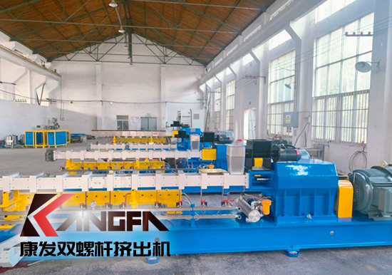抗高溫戰(zhàn)酷暑，掀起生產(chǎn)熱潮——康發(fā)雙螺桿造粒機生產(chǎn)車間高溫“烤”驗不服“暑”
