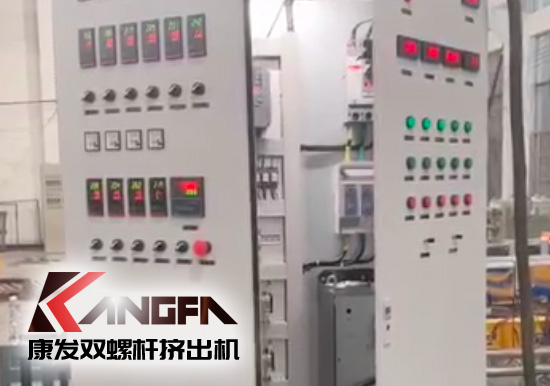 “中國(guó)制造”尋求挖掘更大的非洲需求！JSH-65型雙螺桿擠出機(jī)設(shè)備出口設(shè)備帶料試機(jī)，坐標(biāo)非洲！