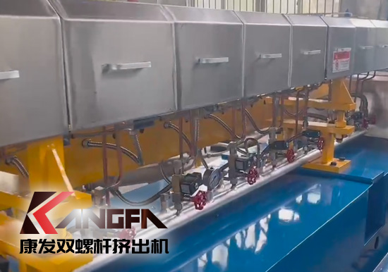 康發(fā)雙螺桿造粒機(jī)生產(chǎn)車間戰(zhàn)酷暑，保生產(chǎn)視頻剪輯。新的一月，新的一天，努力工作，努力生活！加油康發(fā)人！