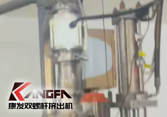 水下切粒雙螺桿擠出機機組安裝調(diào)試生產(chǎn)！深耕于雙螺桿擠出機行業(yè)！相信我們！您會獲取更大的利益?。?！